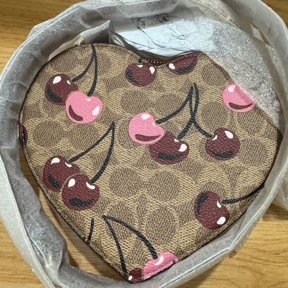 🍒 Coach Heart Crossbody Bag In Signature Canvas With Cherry Print - Picture 9 of 12